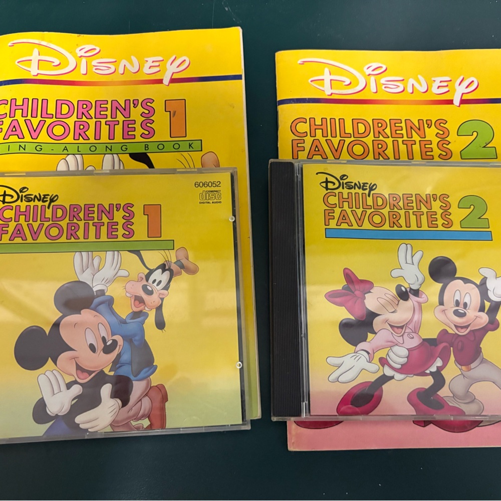 Disney Children's Favorites Sing-Along Set - Yellow and Red